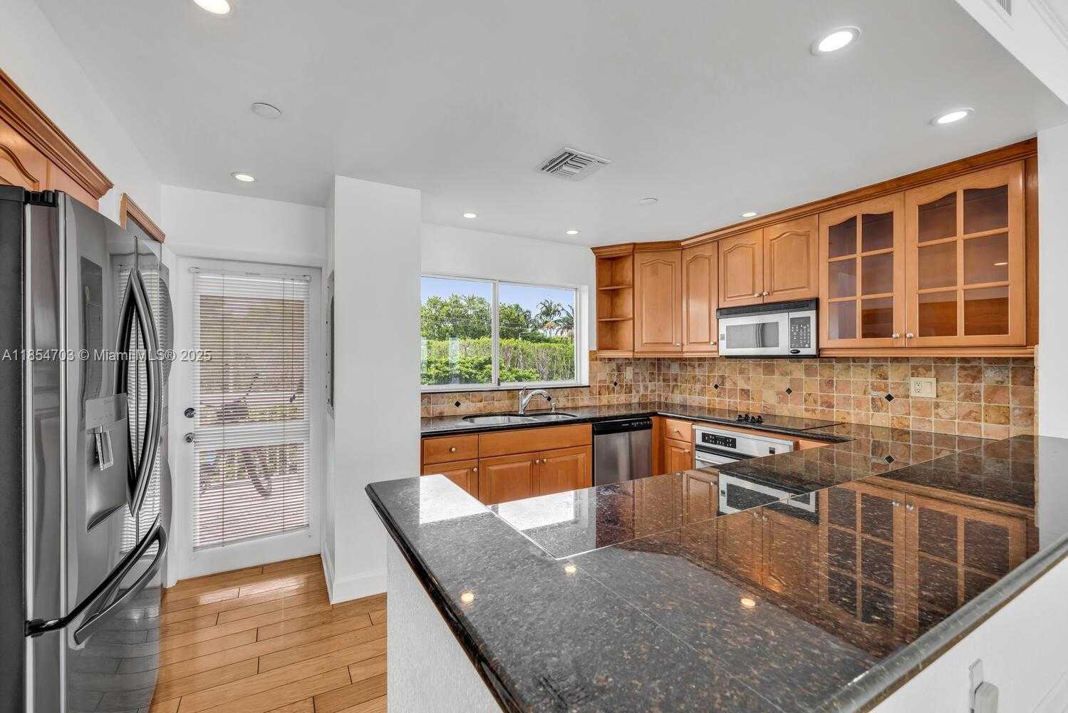 Small Image of 1690 SOUTH BAYSHORE LN #2B + BOAT SLIP, Miami Number 14