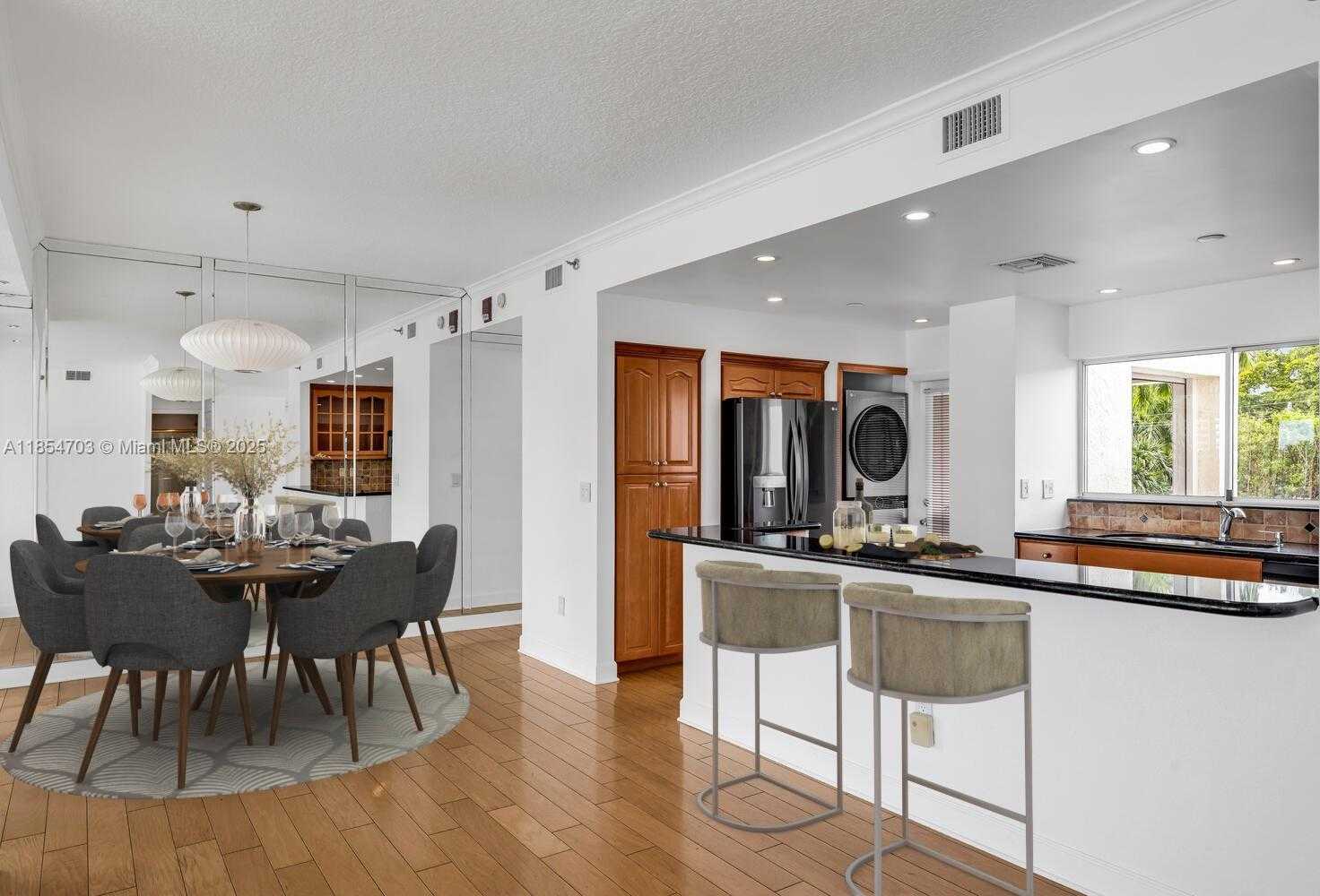 Small Image of 1690 SOUTH BAYSHORE LN #2B + BOAT SLIP, Miami Number 6