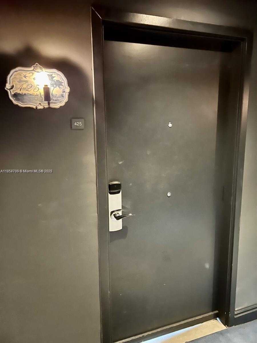 Small Image of 1100 WEST AVE #425, Miami Beach Number 16
