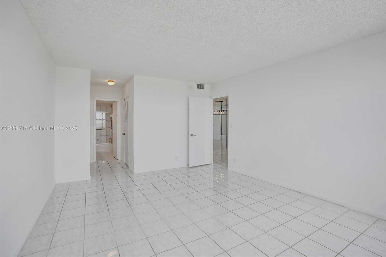 Small Image of 2500 PARKVIEW DR #1811, Hallandale Beach Number 26