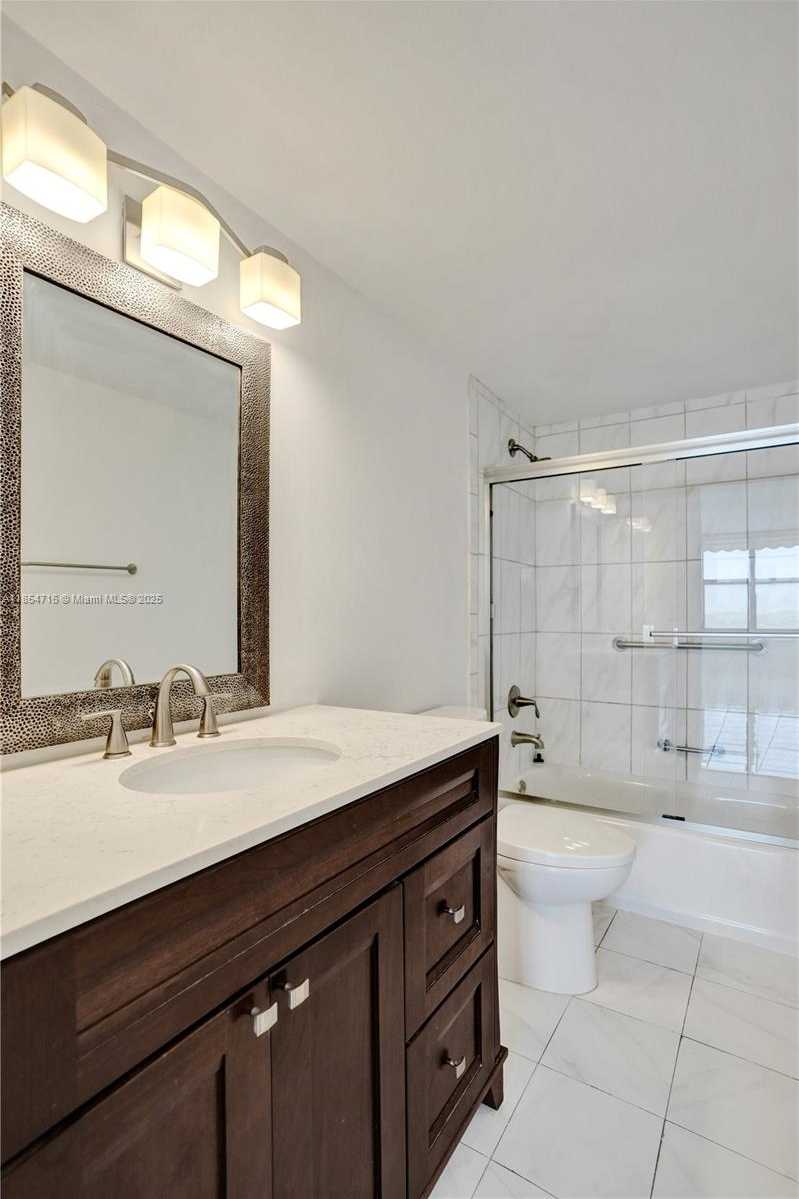 Small Image of 2500 PARKVIEW DR #1811, Hallandale Beach Number 29