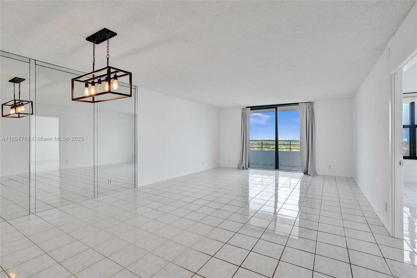 Small Image of 2500 PARKVIEW DR #1811, Hallandale Beach Number 5