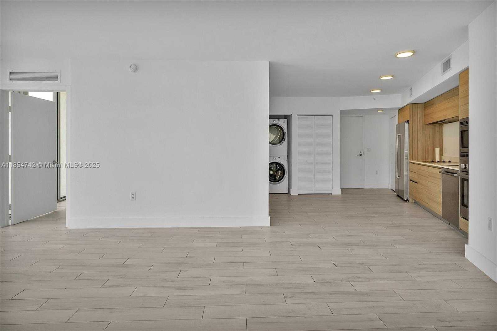 Small Image of 6620 INDIAN CREEK DR #704, Miami Beach Number 11