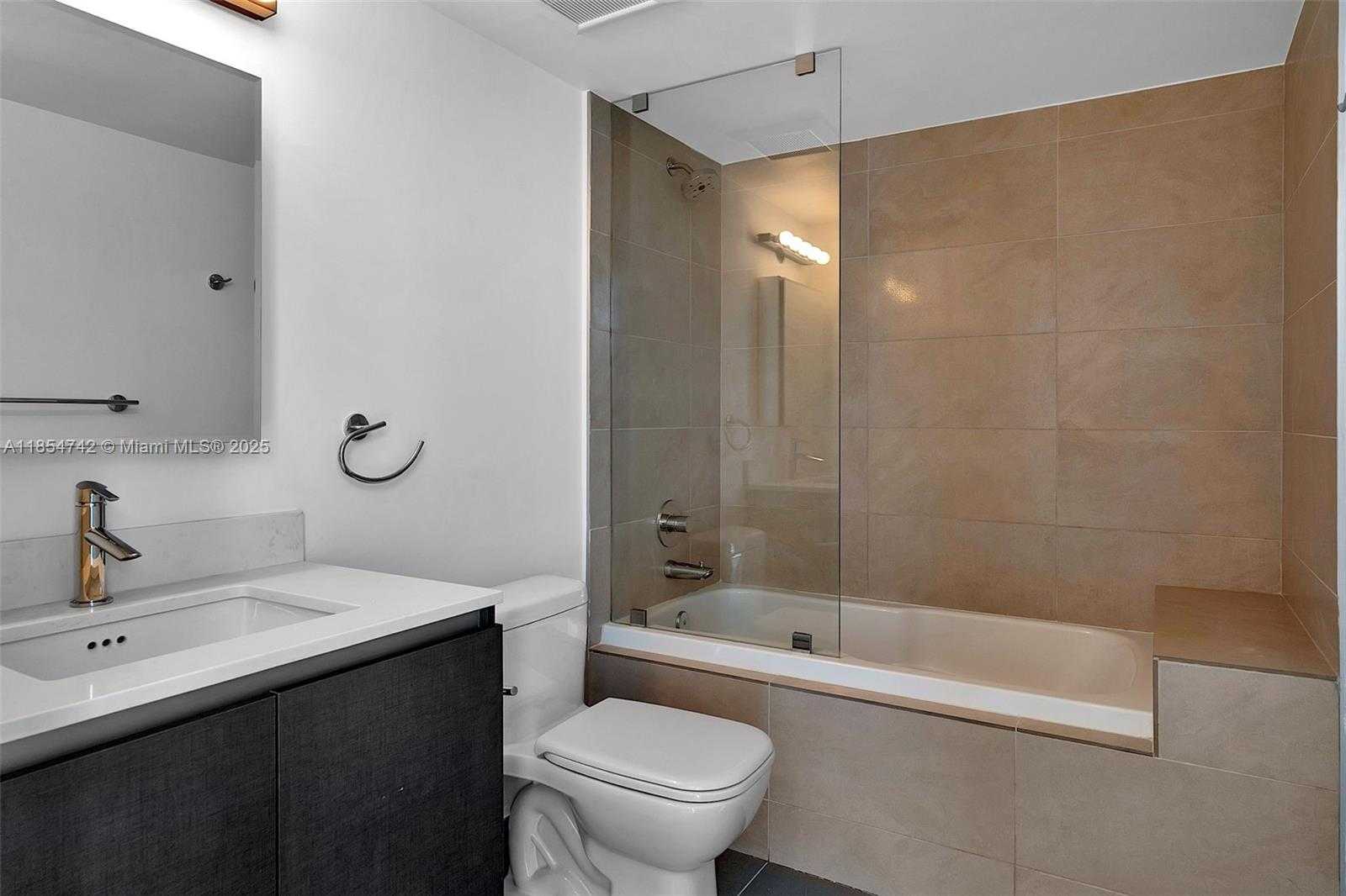 Small Image of 6620 INDIAN CREEK DR #704, Miami Beach Number 14