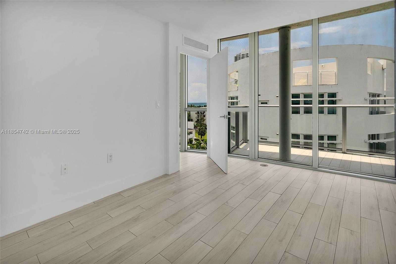 Small Image of 6620 INDIAN CREEK DR #704, Miami Beach Number 16