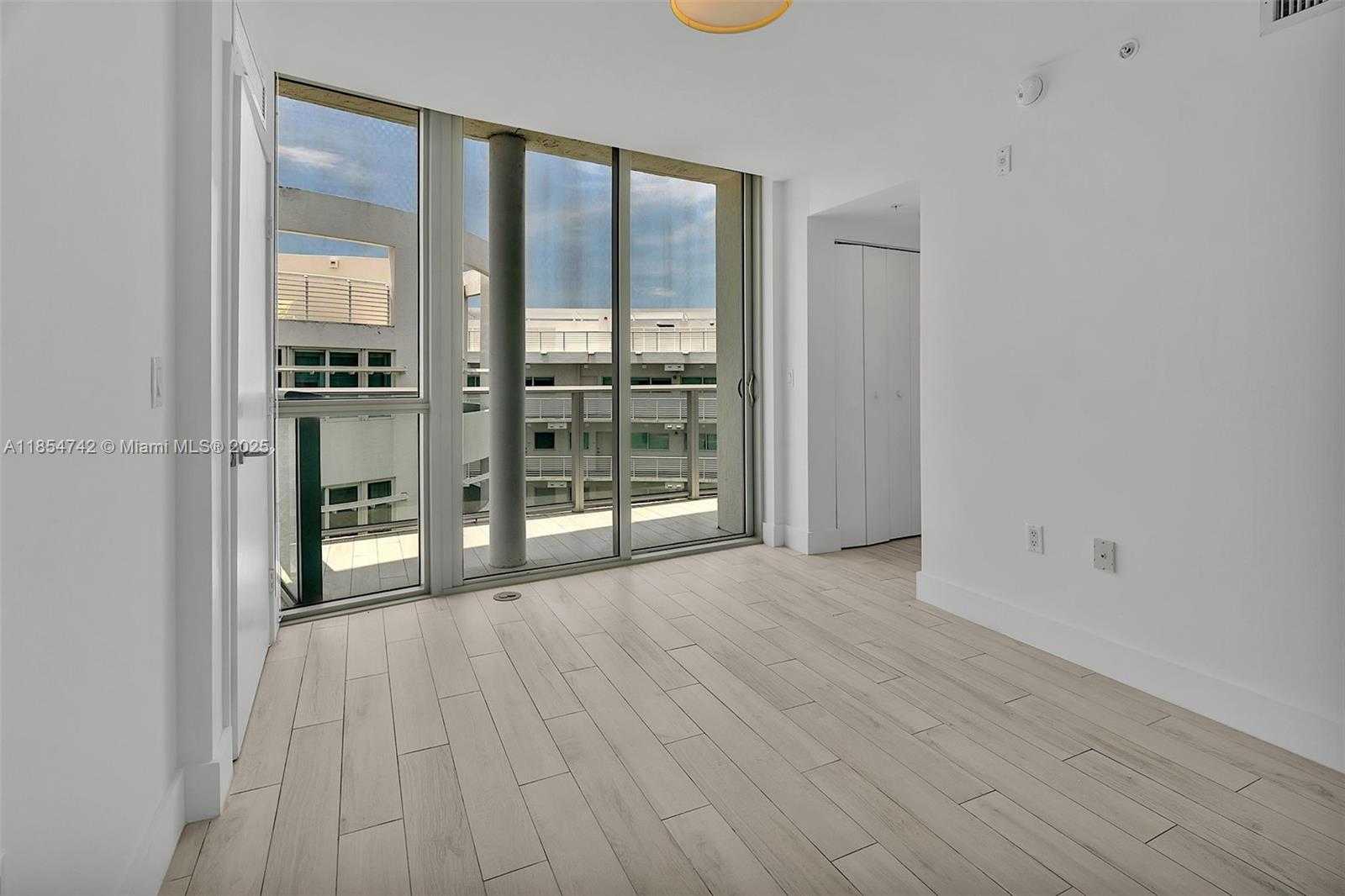 Small Image of 6620 INDIAN CREEK DR #704, Miami Beach Number 17