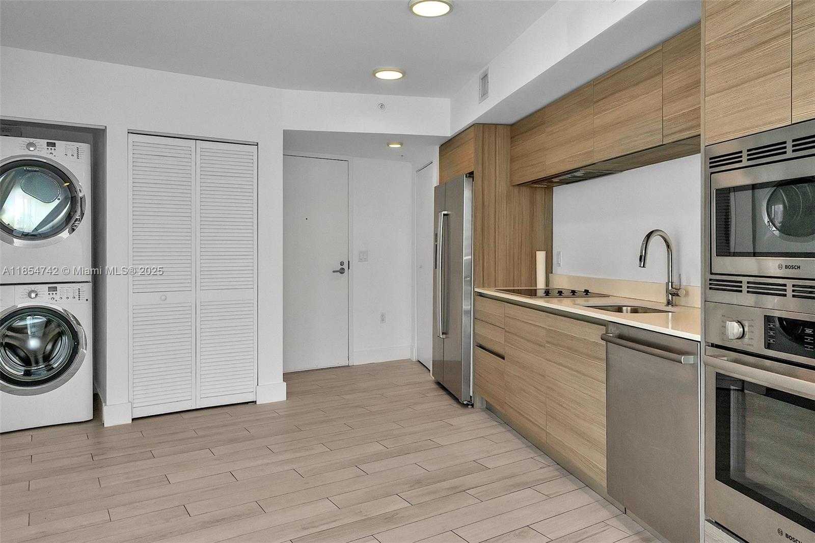 Small Image of 6620 INDIAN CREEK DR #704, Miami Beach Number 5