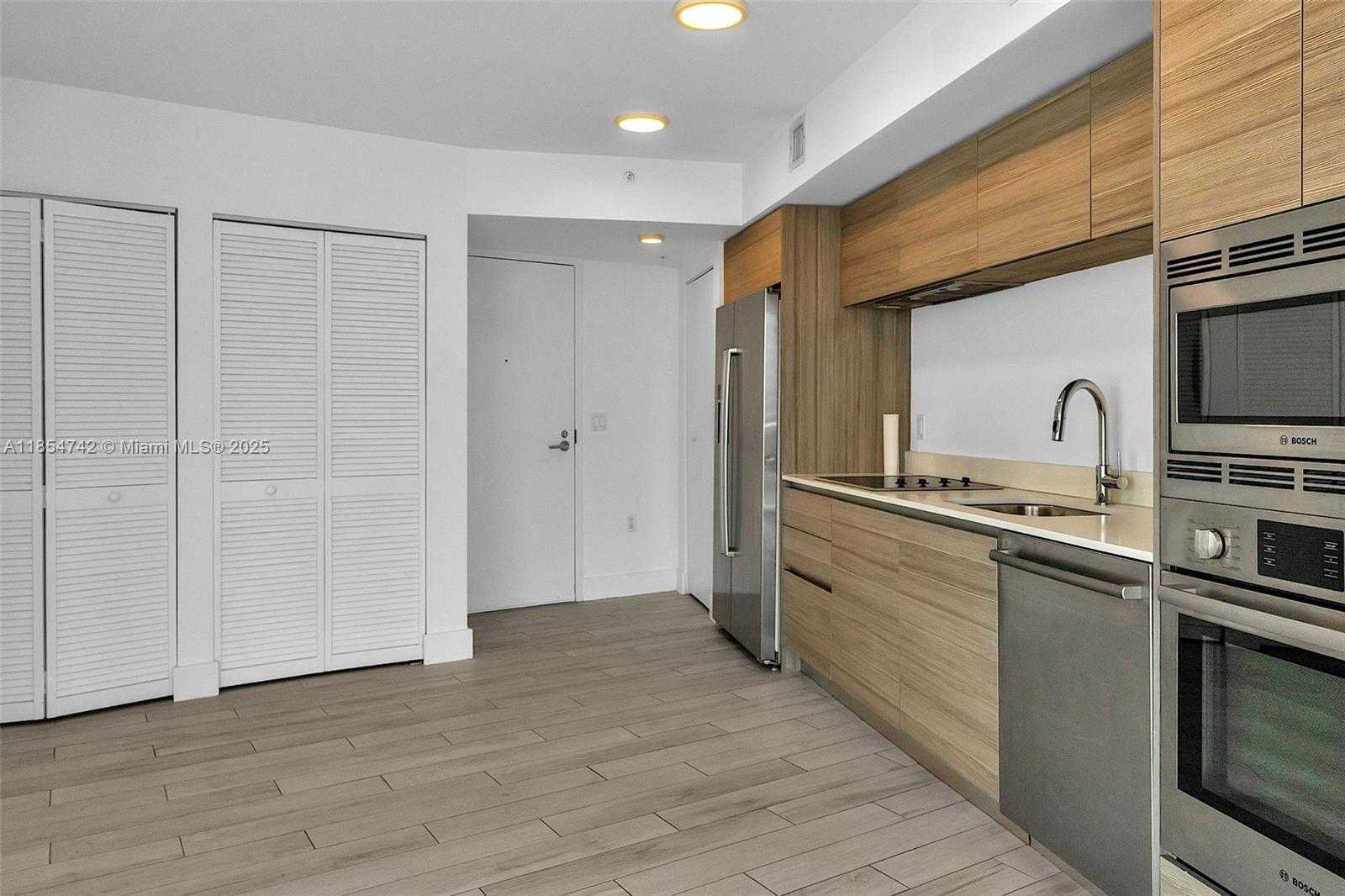 Small Image of 6620 INDIAN CREEK DR #704, Miami Beach Number 6
