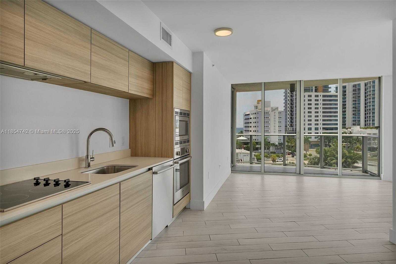 Small Image of 6620 INDIAN CREEK DR #704, Miami Beach Number 7