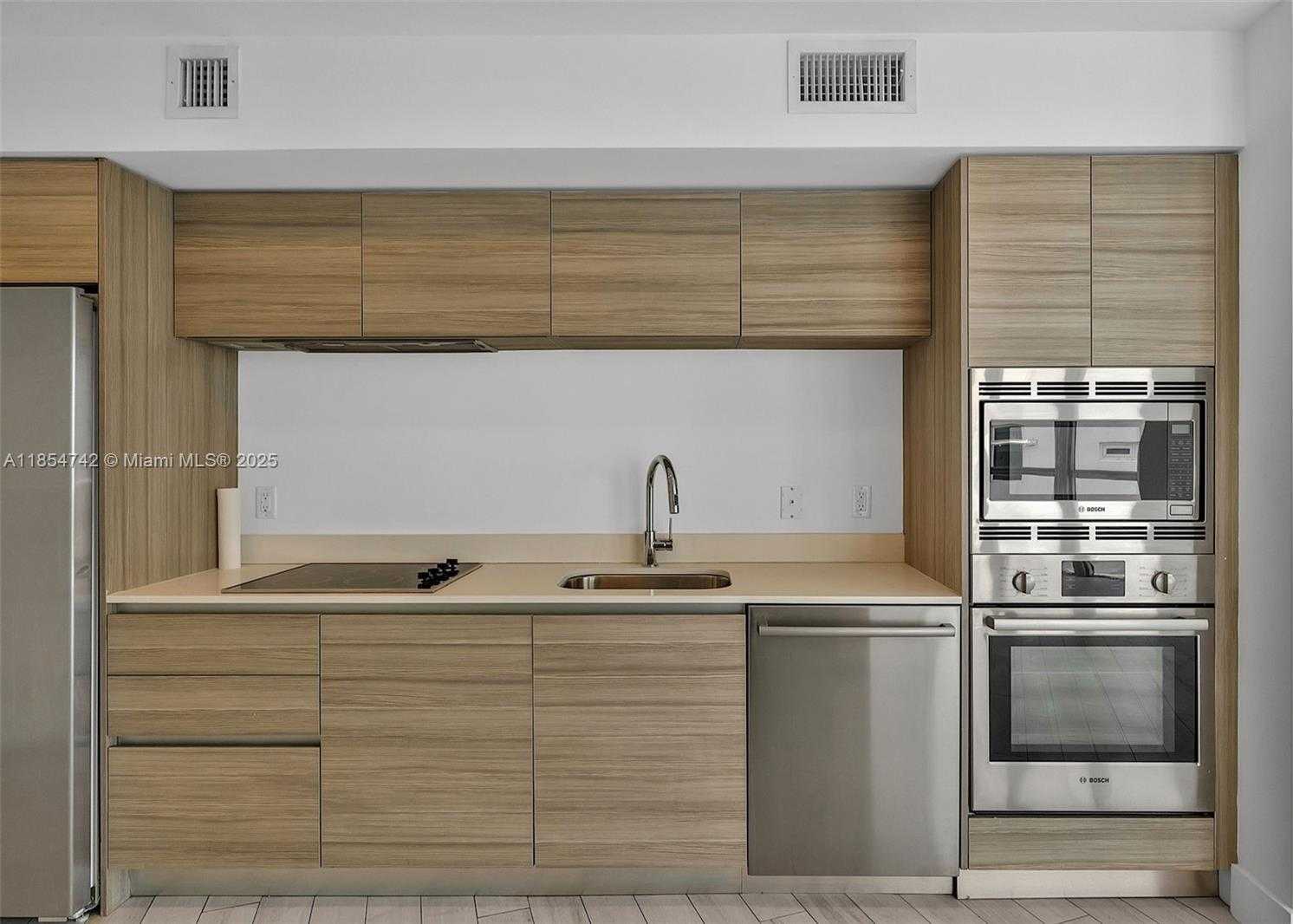 Small Image of 6620 INDIAN CREEK DR #704, Miami Beach Number 8
