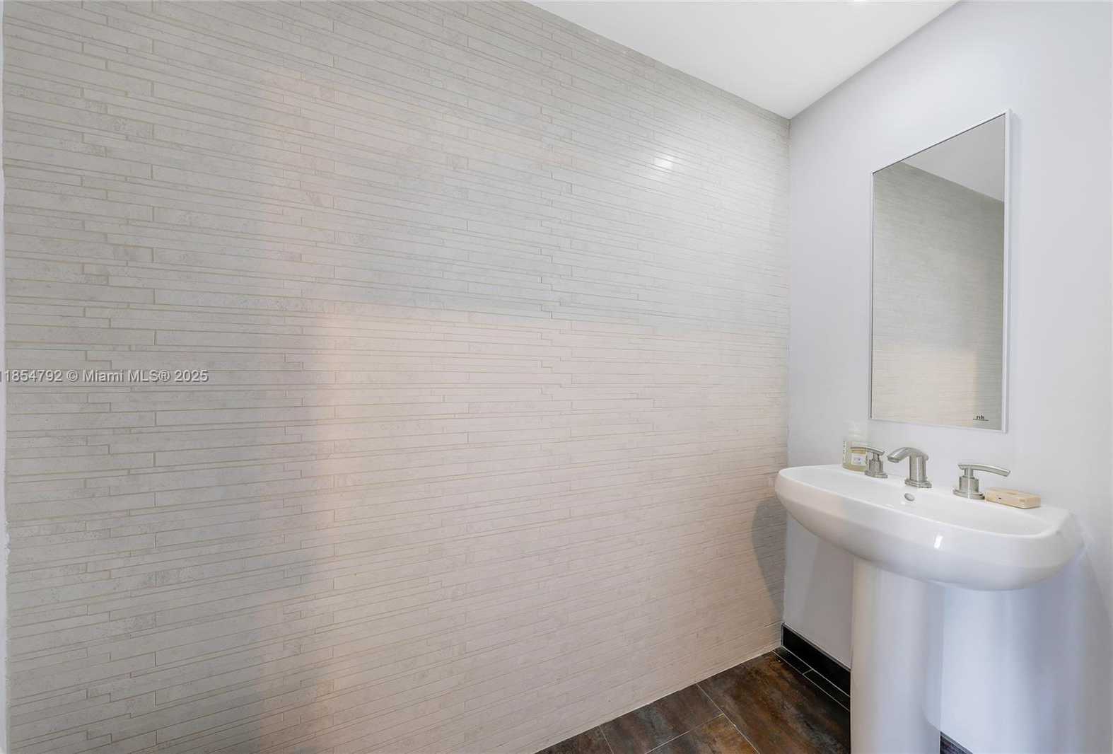 Small Image of 901 BRICKELL KEY BLVD #3002, Miami Number 10