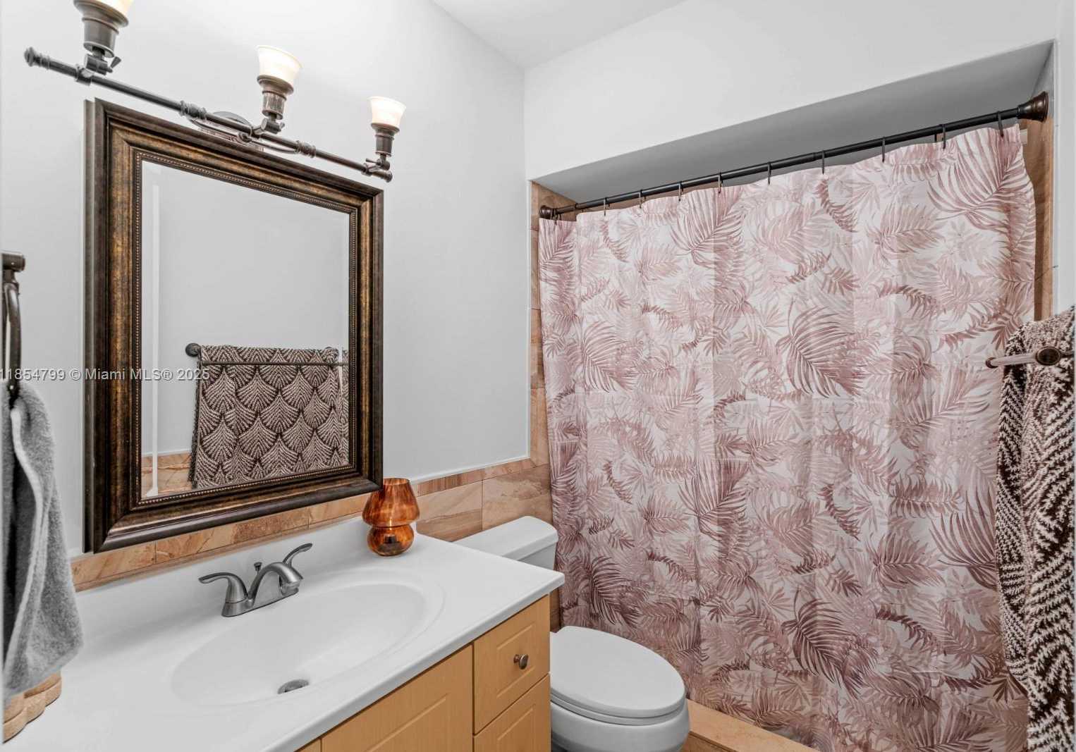Small Image of 7417 TWIN SABAL DR, Miami Lakes Number 14
