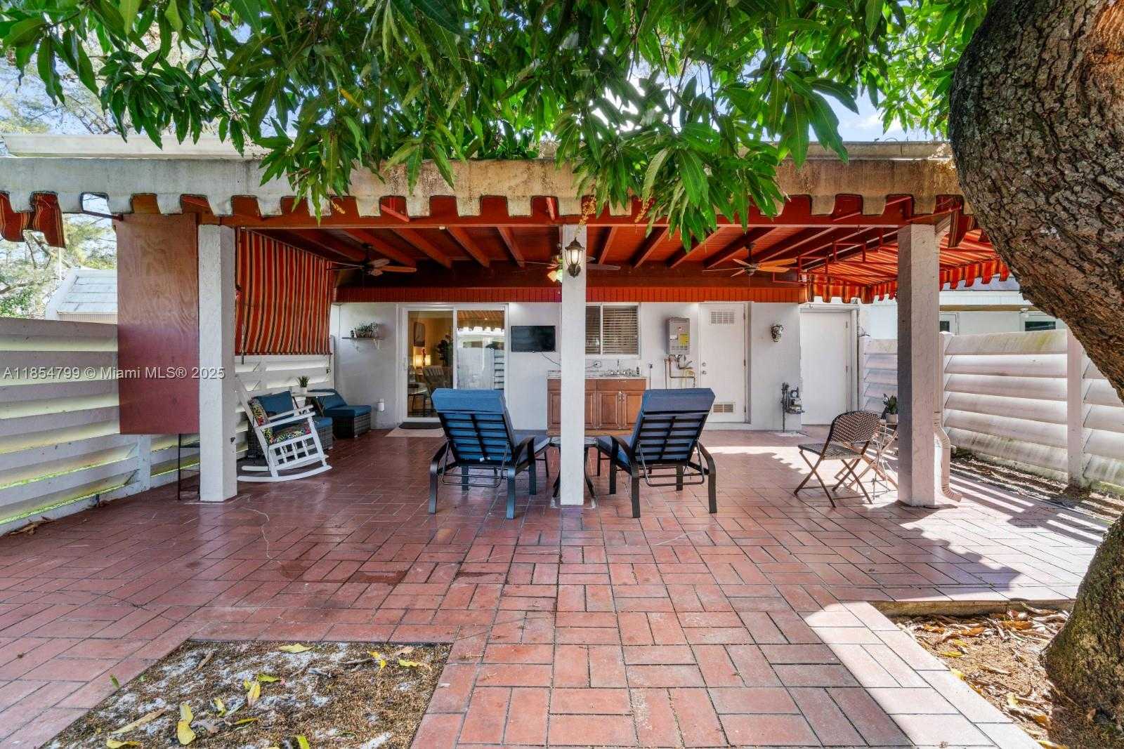 Small Image of 7417 TWIN SABAL DR, Miami Lakes Number 21