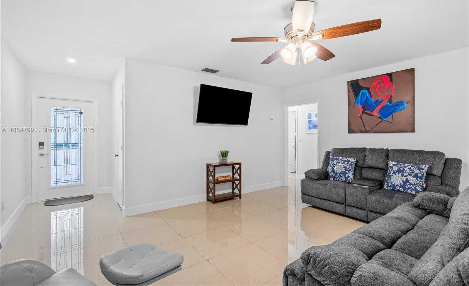 Small Image of 7417 TWIN SABAL DR, Miami Lakes Number 3