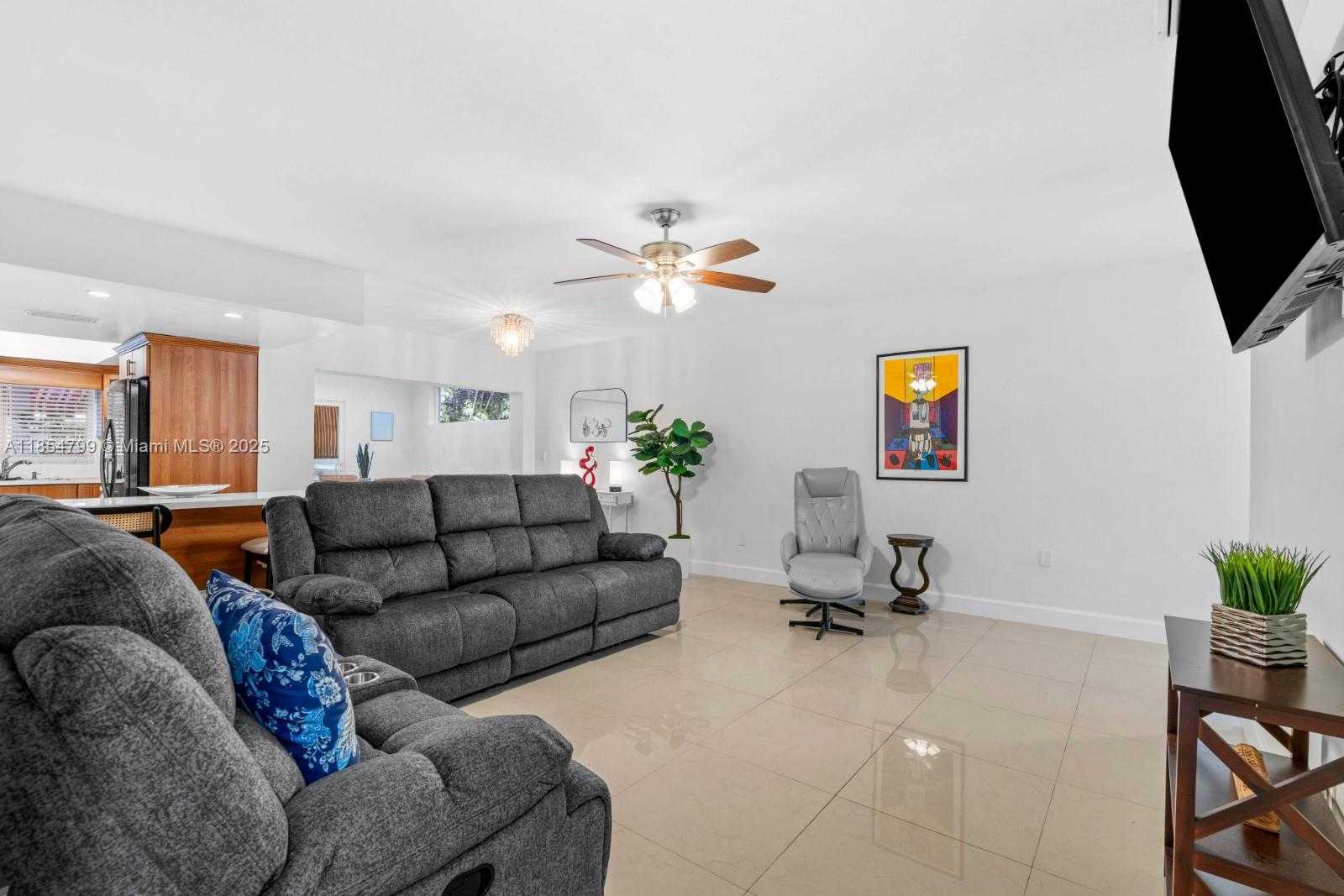 Small Image of 7417 TWIN SABAL DR, Miami Lakes Number 5