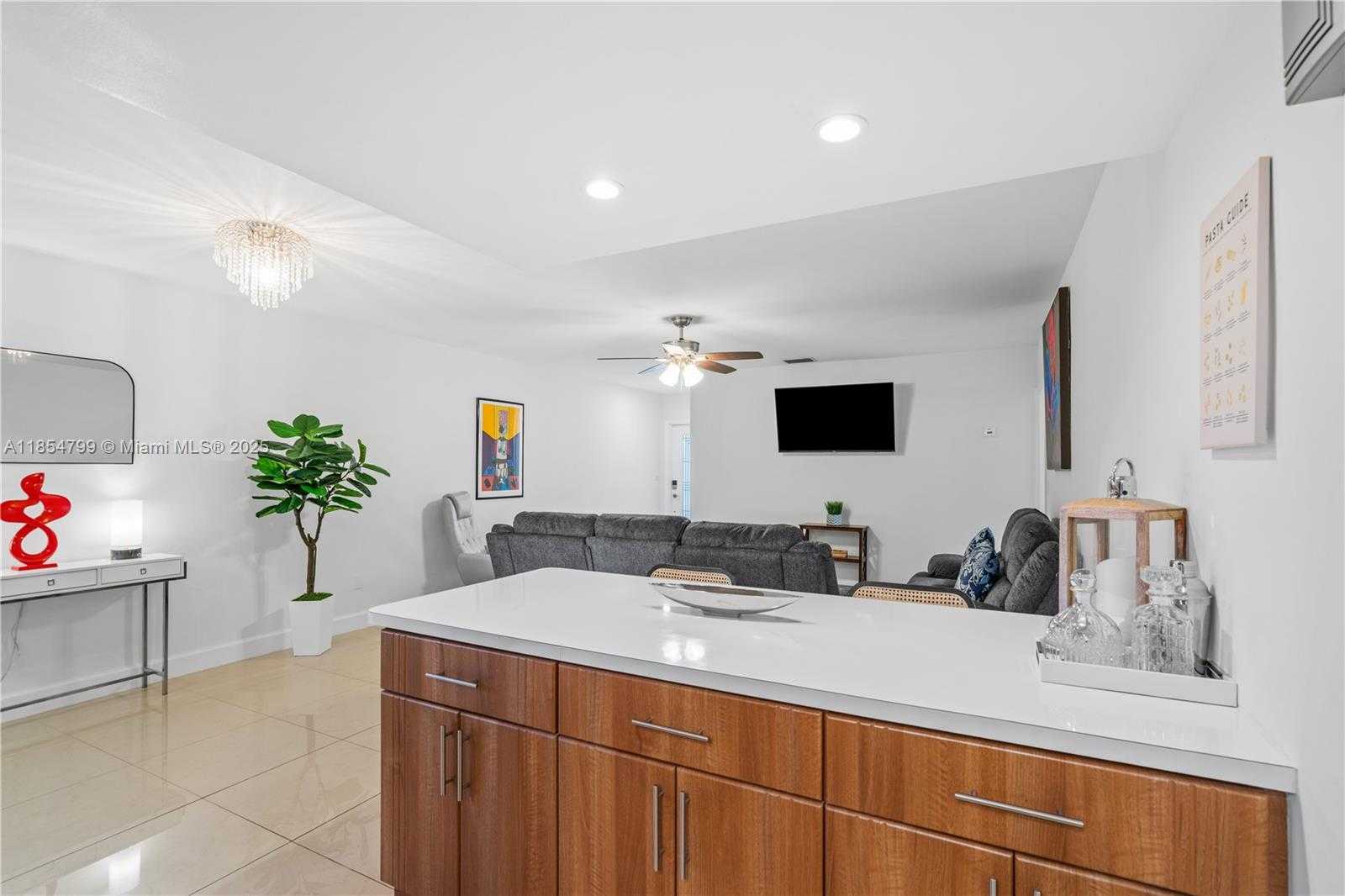 Small Image of 7417 TWIN SABAL DR, Miami Lakes Number 6