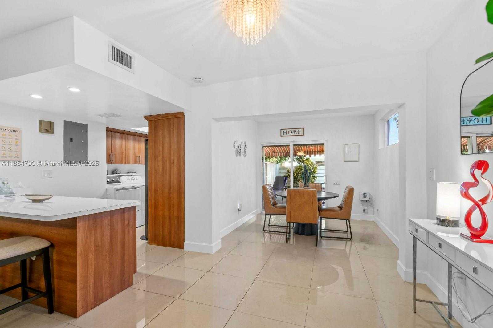 Small Image of 7417 TWIN SABAL DR, Miami Lakes Number 8