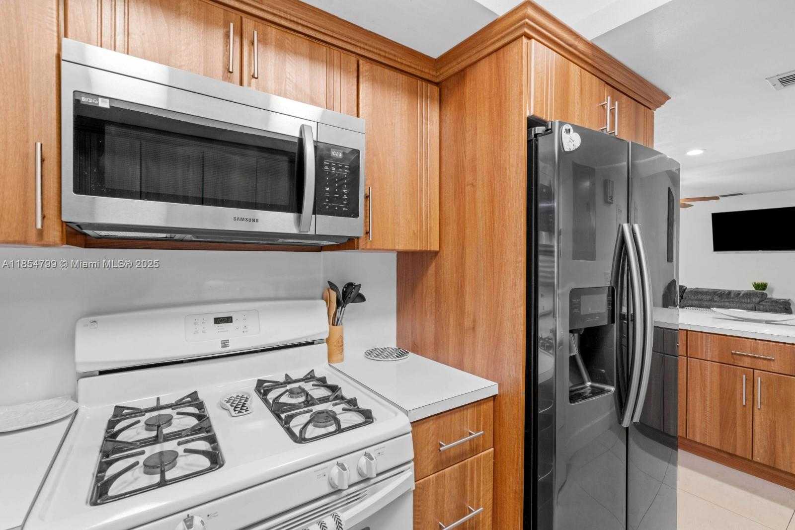 Small Image of 7417 TWIN SABAL DR, Miami Lakes Number 9