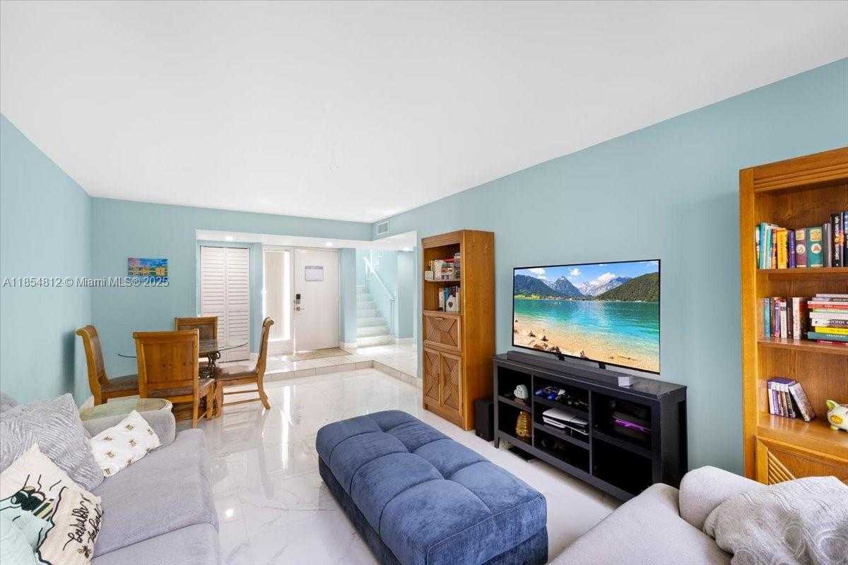 Small Image of 9450 LIVE OAK PL #109, Davie Number 10