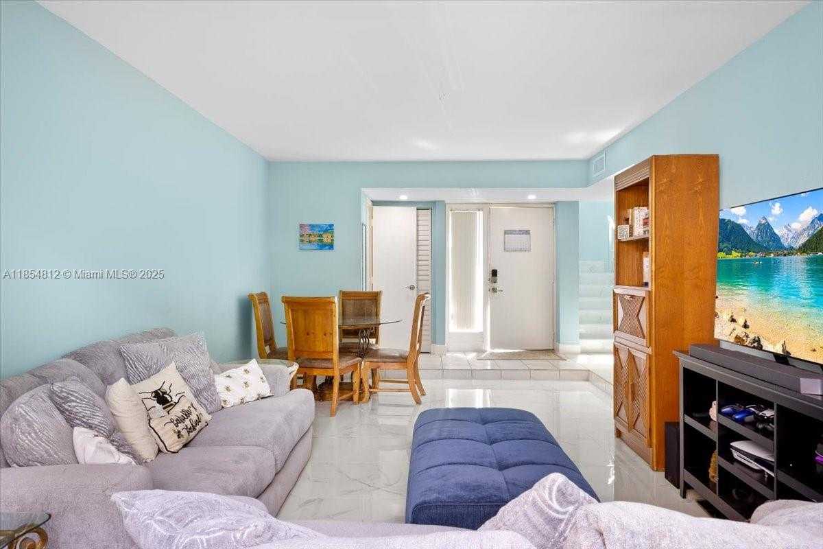Small Image of 9450 LIVE OAK PL #109, Davie Number 11