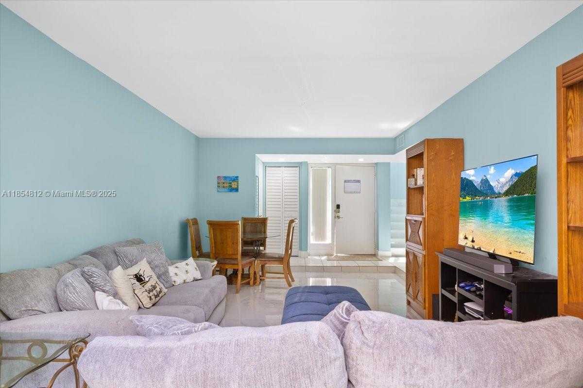 Small Image of 9450 LIVE OAK PL #109, Davie Number 12
