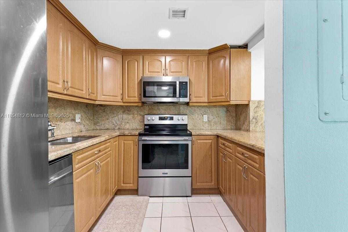 Small Image of 9450 LIVE OAK PL #109, Davie Number 14