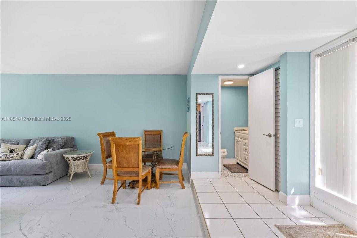 Small Image of 9450 LIVE OAK PL #109, Davie Number 15