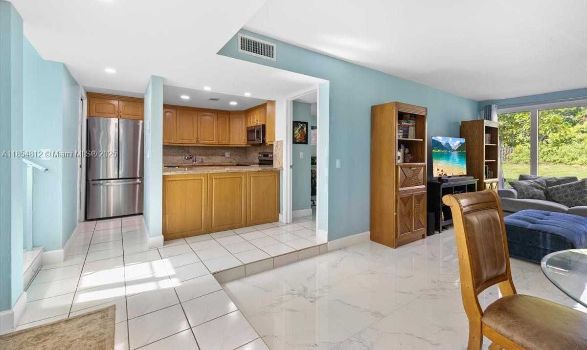 Small Image of 9450 LIVE OAK PL #109, Davie Number 16