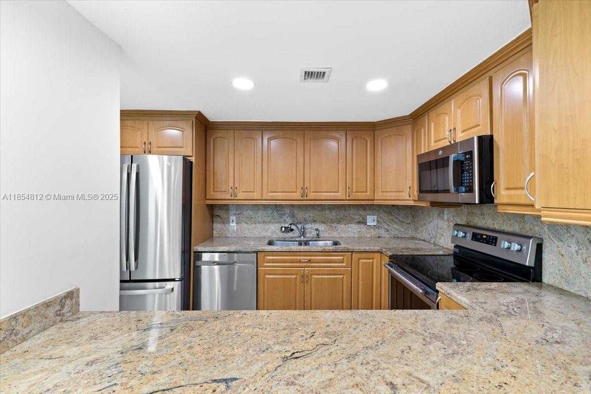Small Image of 9450 LIVE OAK PL #109, Davie Number 17