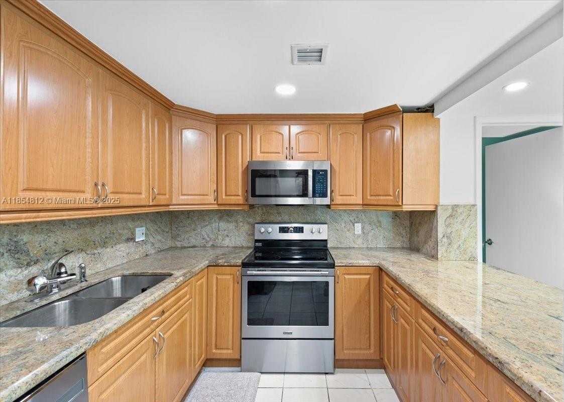 Small Image of 9450 LIVE OAK PL #109, Davie Number 18