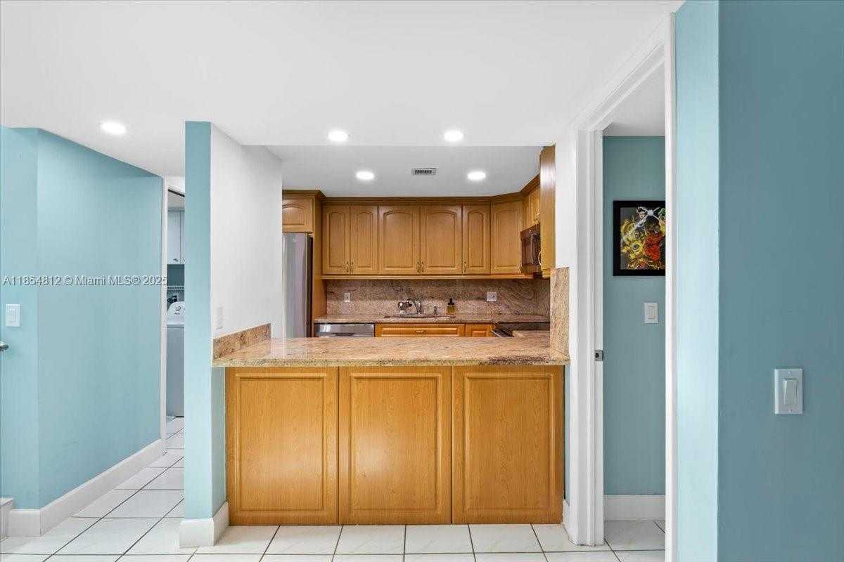 Small Image of 9450 LIVE OAK PL #109, Davie Number 19