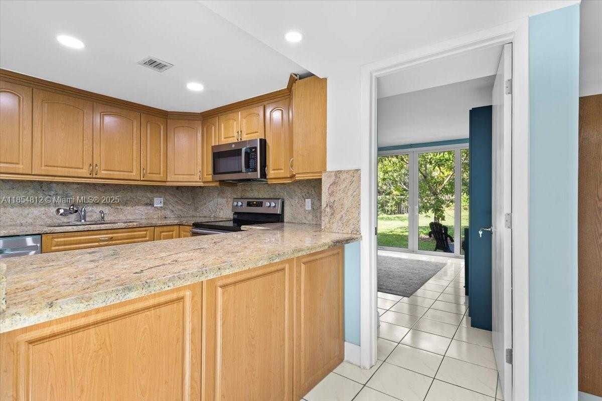 Small Image of 9450 LIVE OAK PL #109, Davie Number 20