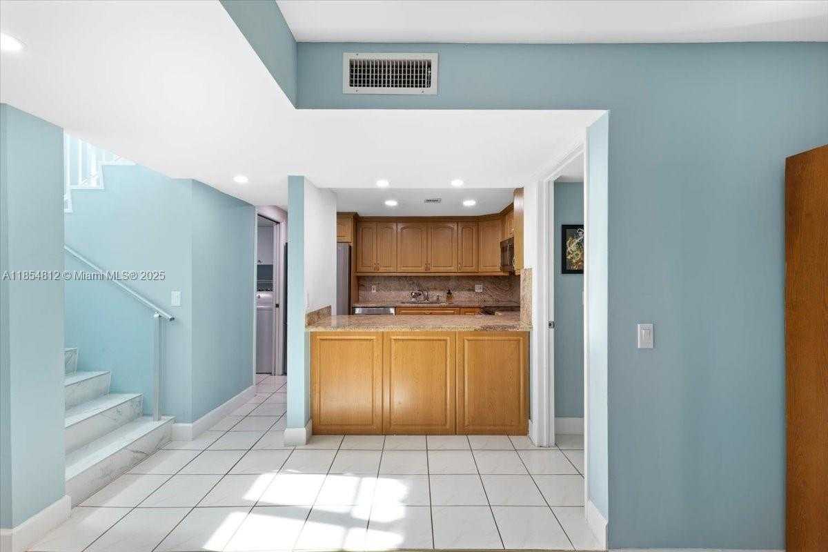 Small Image of 9450 LIVE OAK PL #109, Davie Number 21