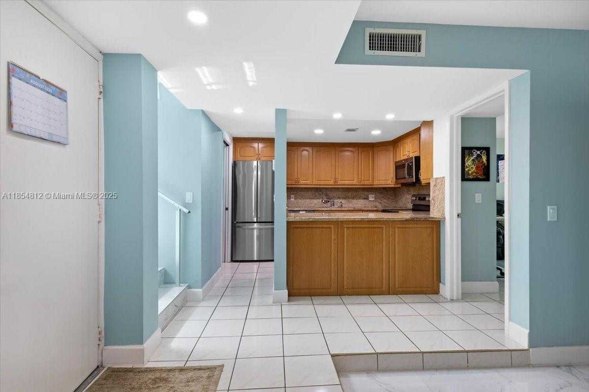 Small Image of 9450 LIVE OAK PL #109, Davie Number 22