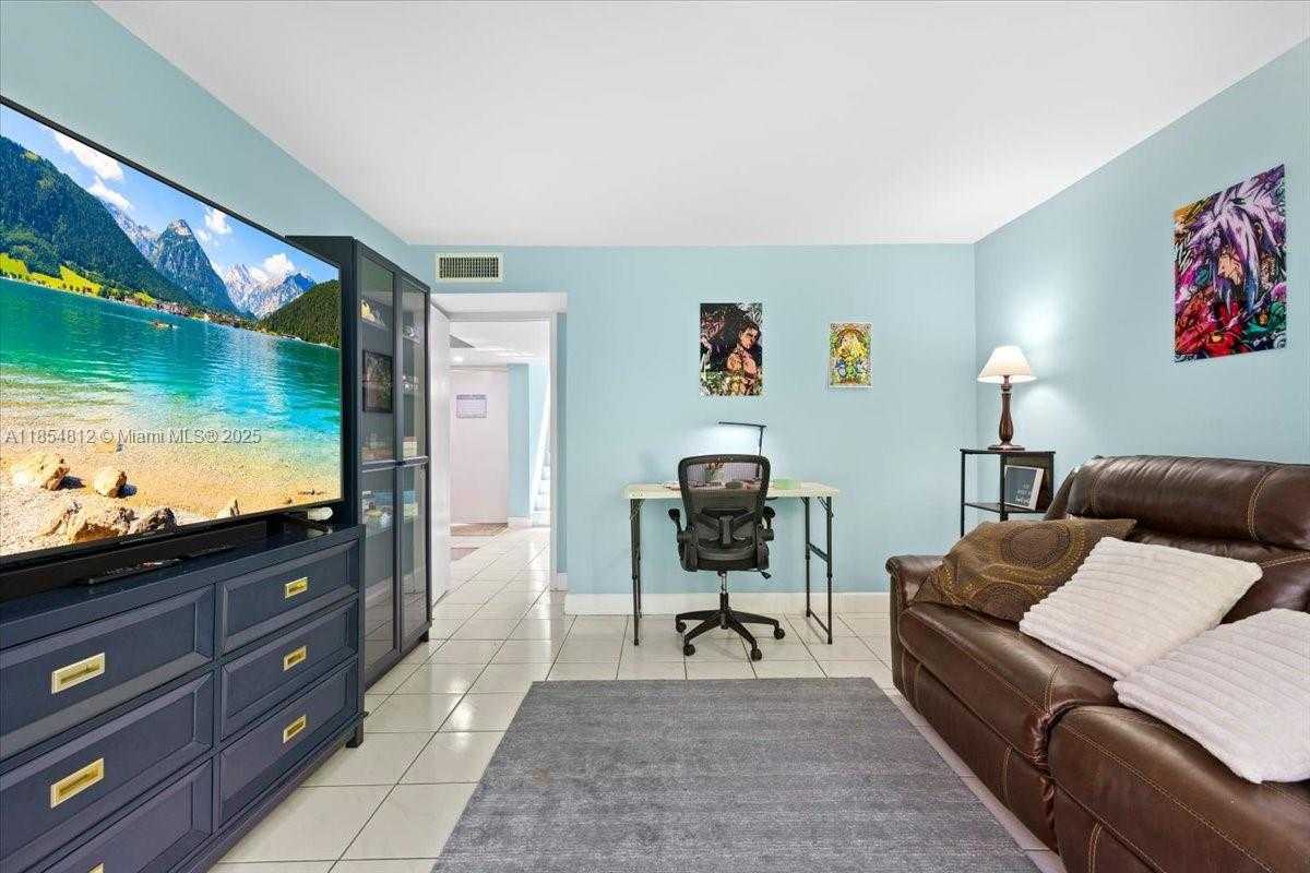 Small Image of 9450 LIVE OAK PL #109, Davie Number 24