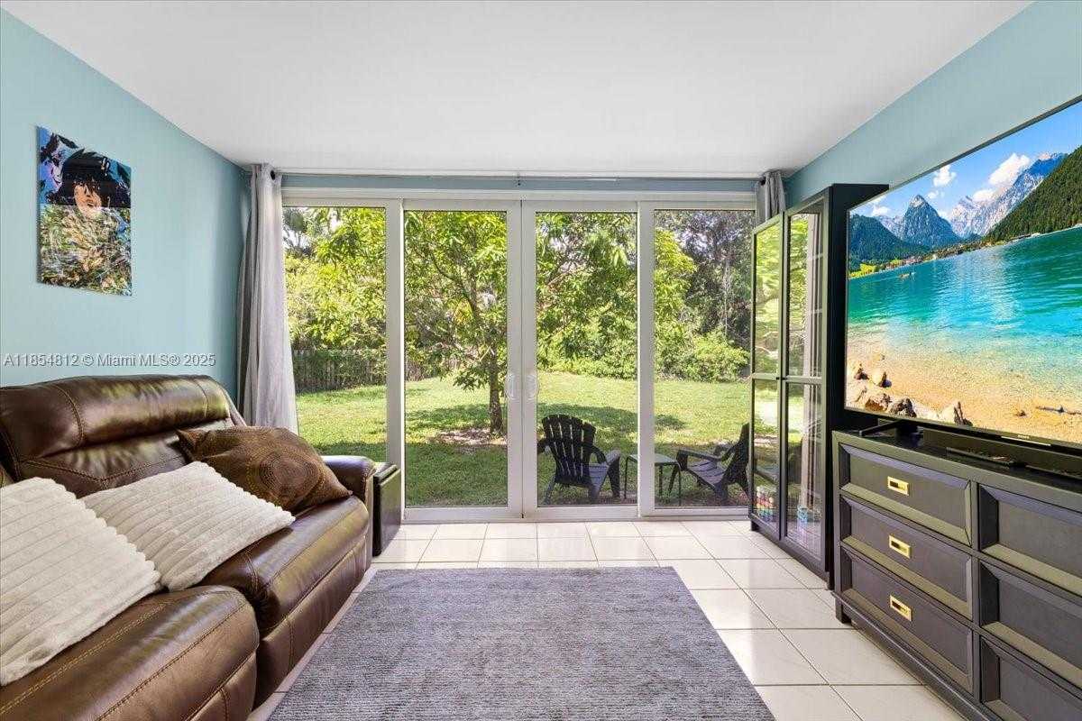 Small Image of 9450 LIVE OAK PL #109, Davie Number 3