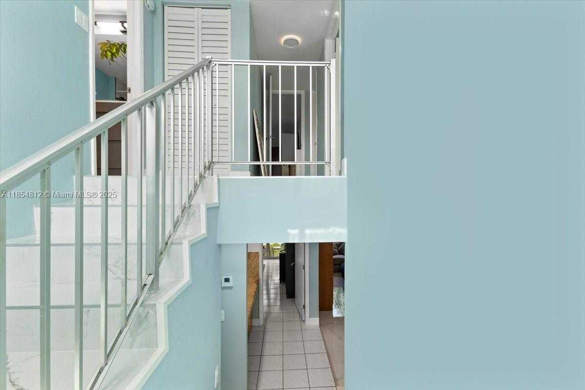 Small Image of 9450 LIVE OAK PL #109, Davie Number 31