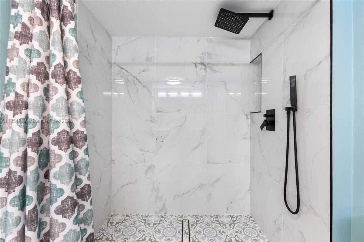 Small Image of 9450 LIVE OAK PL #109, Davie Number 33
