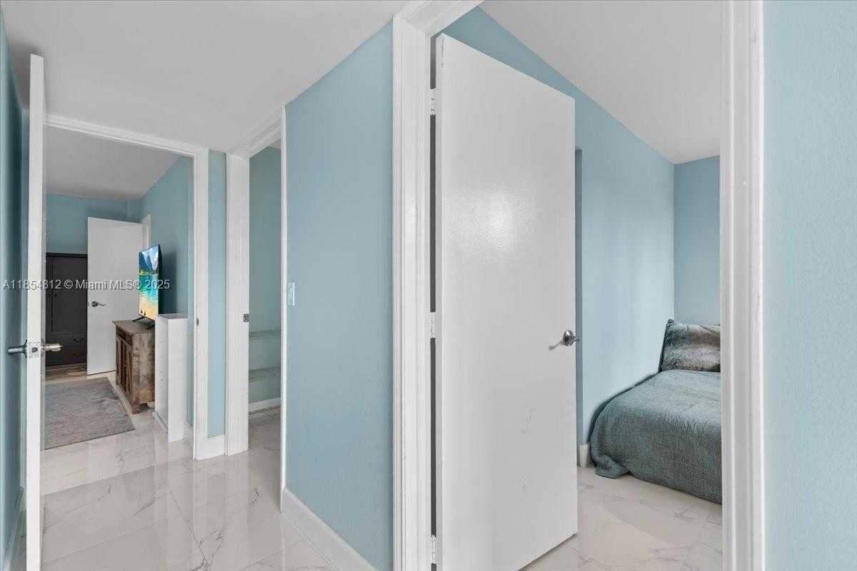 Small Image of 9450 LIVE OAK PL #109, Davie Number 38