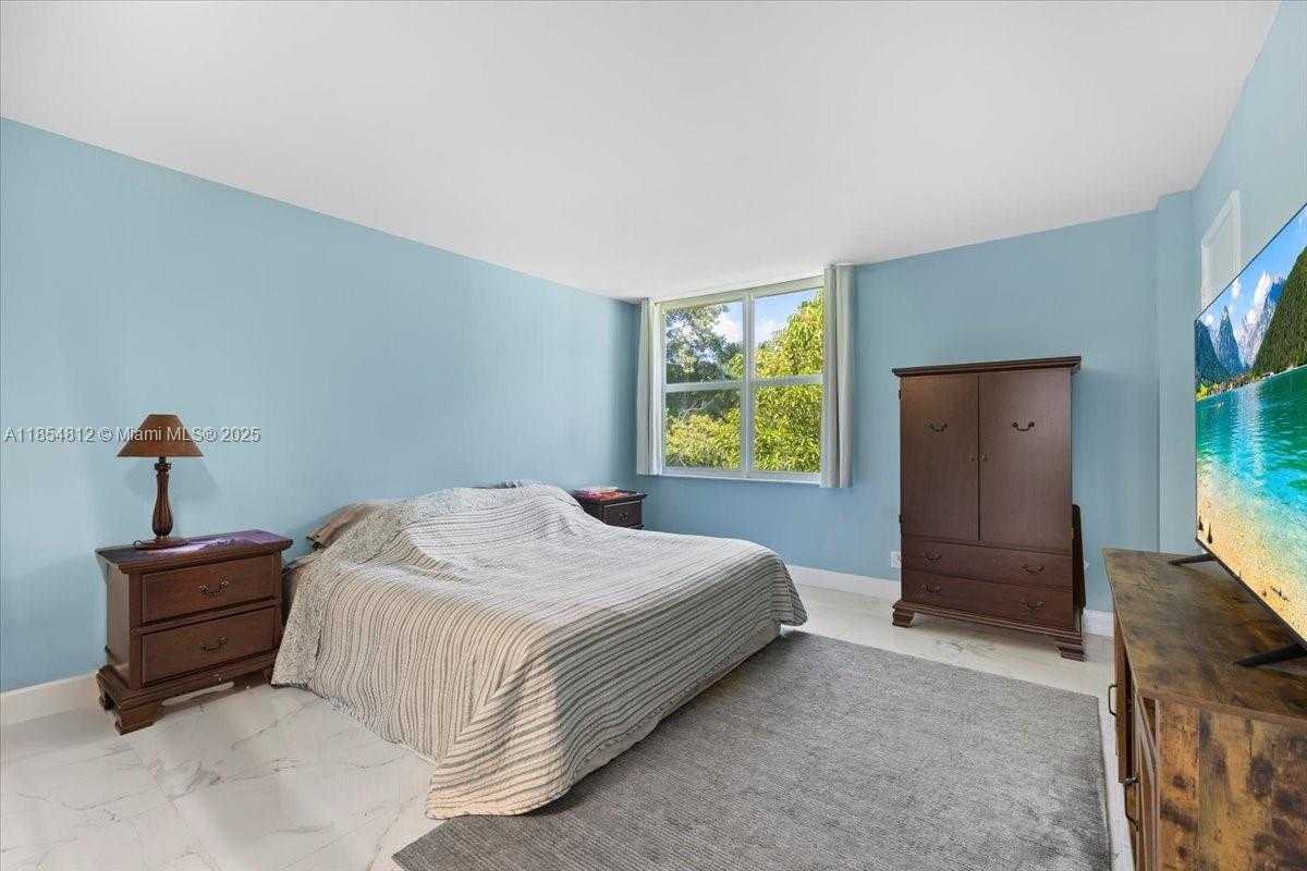 Small Image of 9450 LIVE OAK PL #109, Davie Number 39