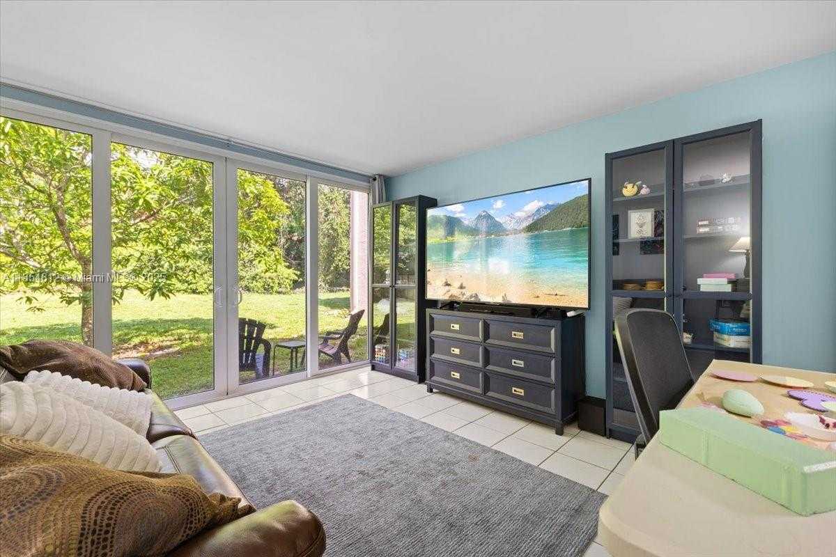 Small Image of 9450 LIVE OAK PL #109, Davie Number 4