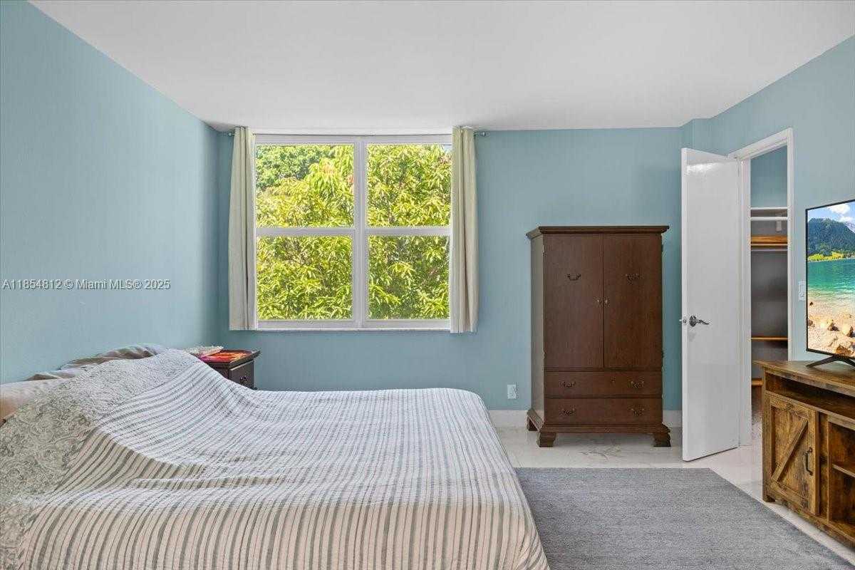 Small Image of 9450 LIVE OAK PL #109, Davie Number 40