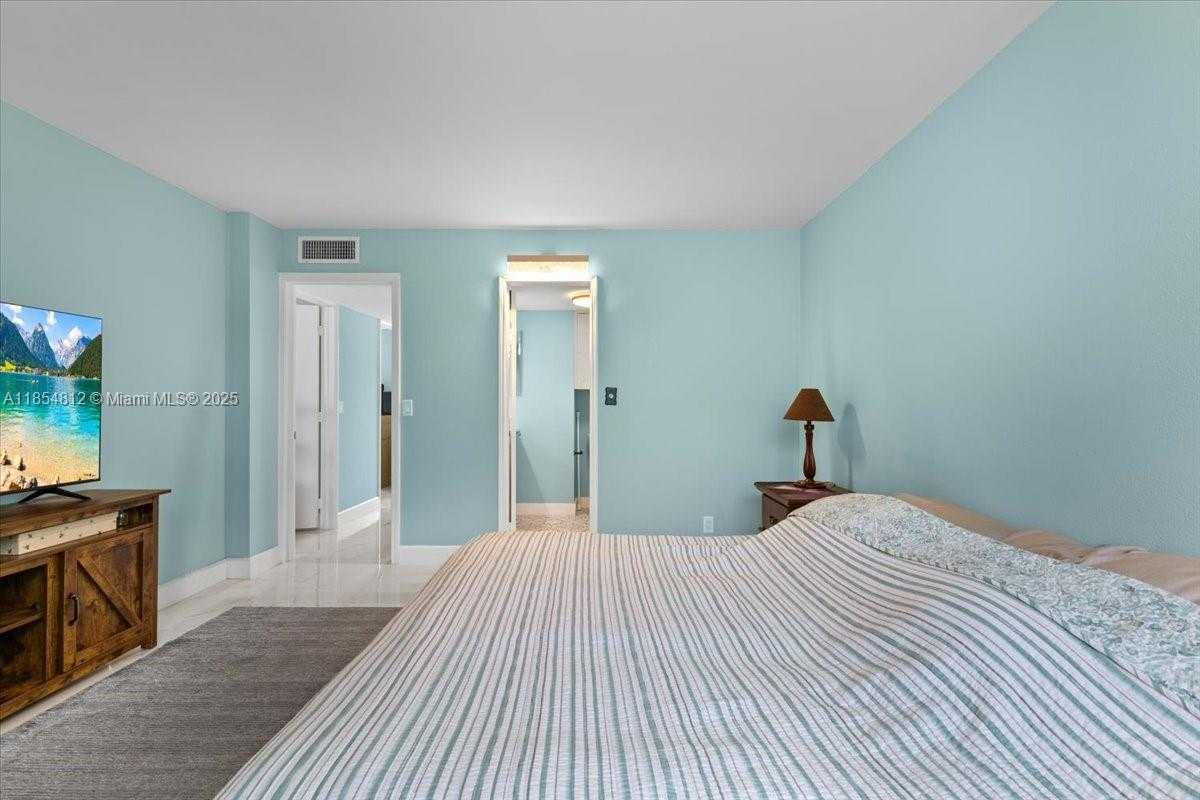 Small Image of 9450 LIVE OAK PL #109, Davie Number 44