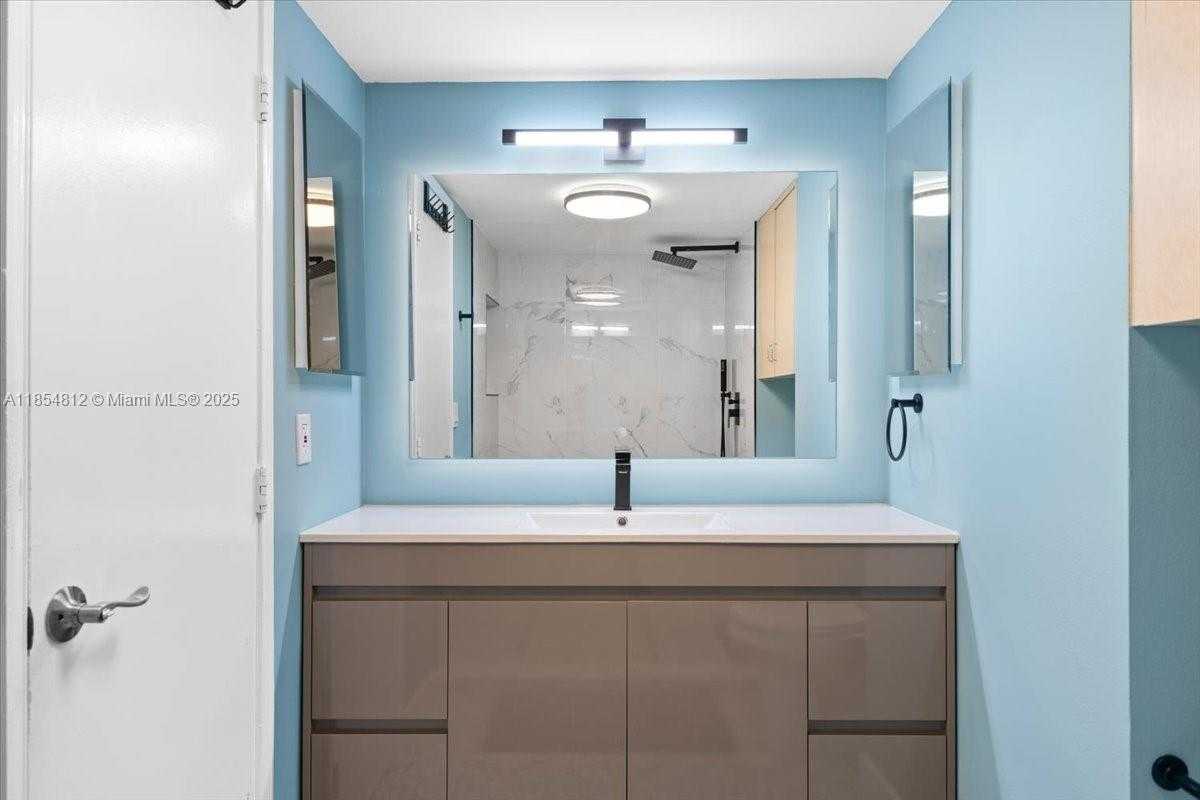 Small Image of 9450 LIVE OAK PL #109, Davie Number 45