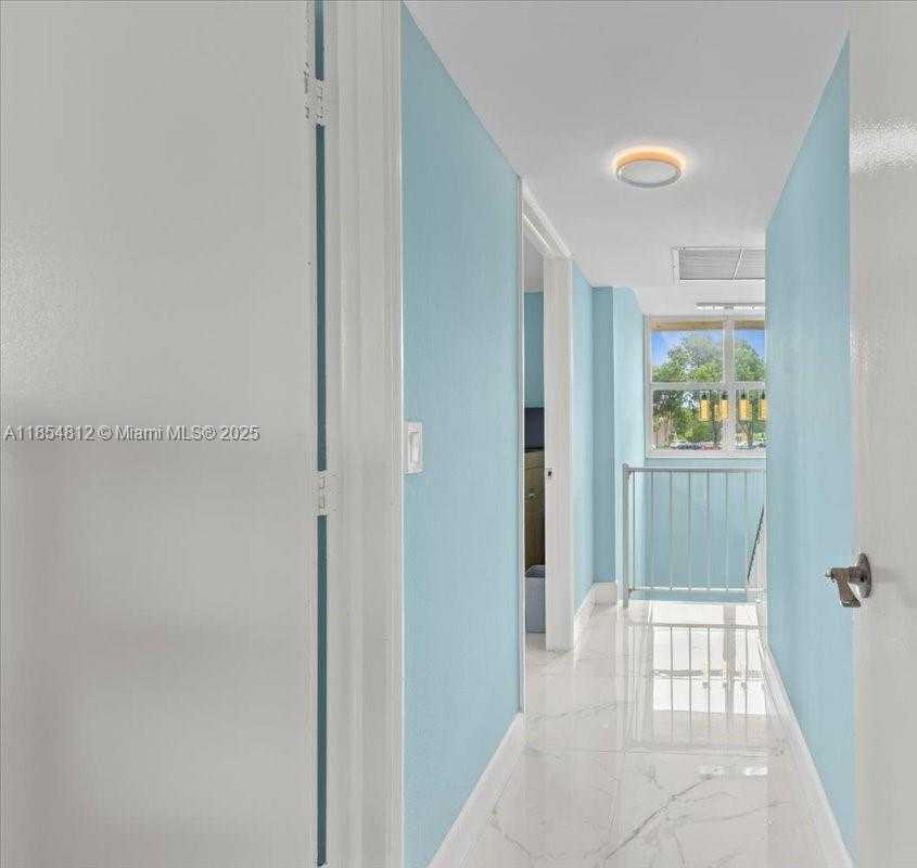 Small Image of 9450 LIVE OAK PL #109, Davie Number 49