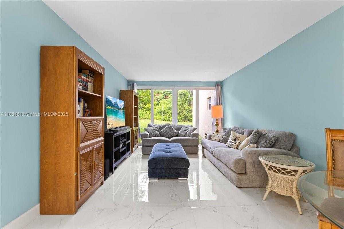 Small Image of 9450 LIVE OAK PL #109, Davie Number 5