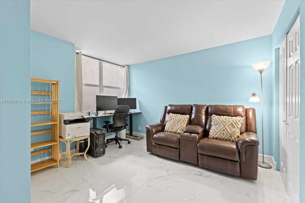 Small Image of 9450 LIVE OAK PL #109, Davie Number 51
