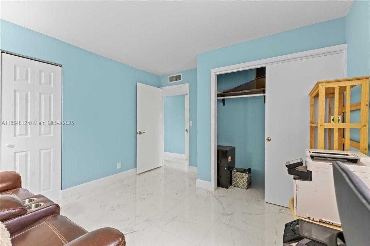 Small Image of 9450 LIVE OAK PL #109, Davie Number 53