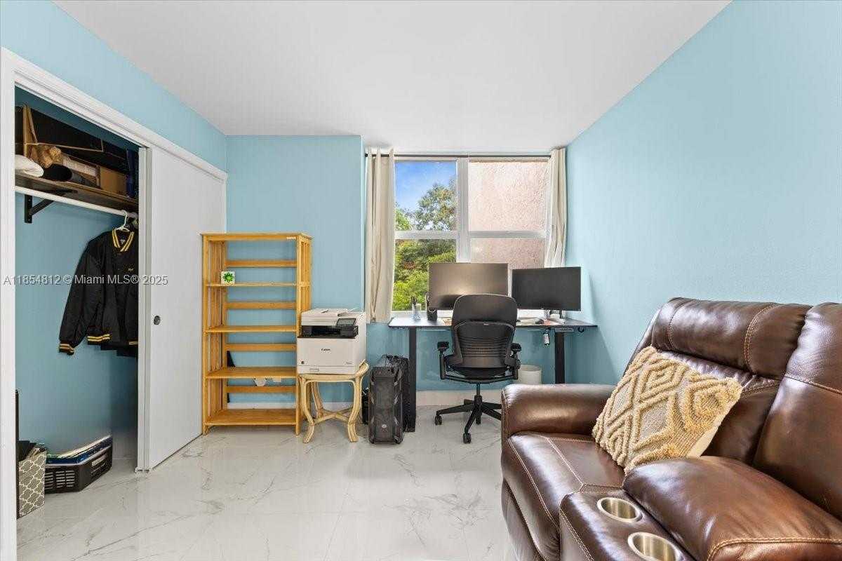 Small Image of 9450 LIVE OAK PL #109, Davie Number 54