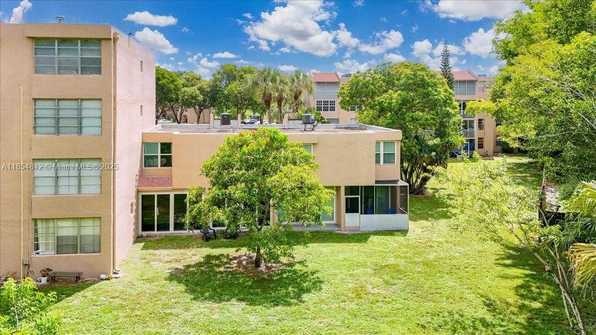Small Image of 9450 LIVE OAK PL #109, Davie Number 59